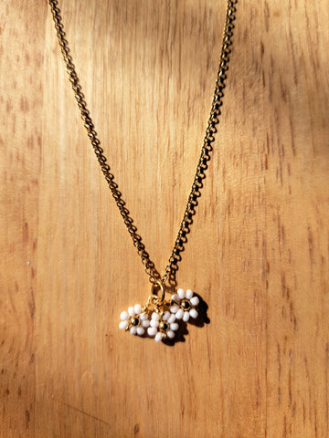 Collar Mini Flores Blancas