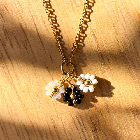 Collar Mini Flores Blanco y Negro