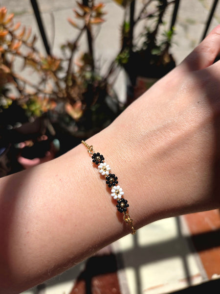 Pulsera Flores Blanco y Negro