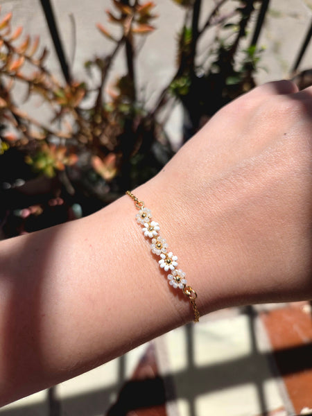 Pulsera Flores Blanco y Perla